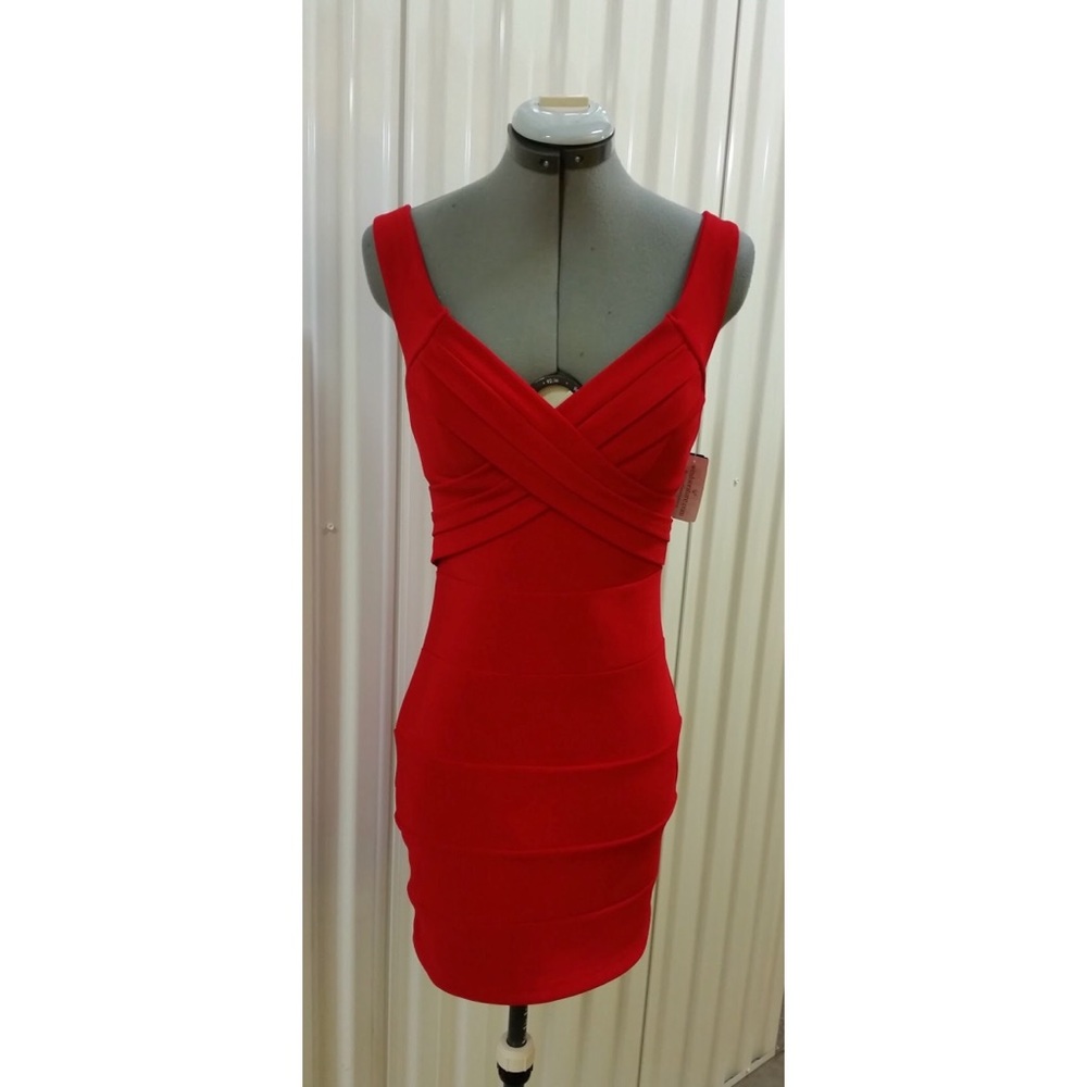 Red Windsor bodycon short dress